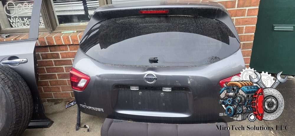 2018 Nissan Pathfinder trunk lid liftgate, gray